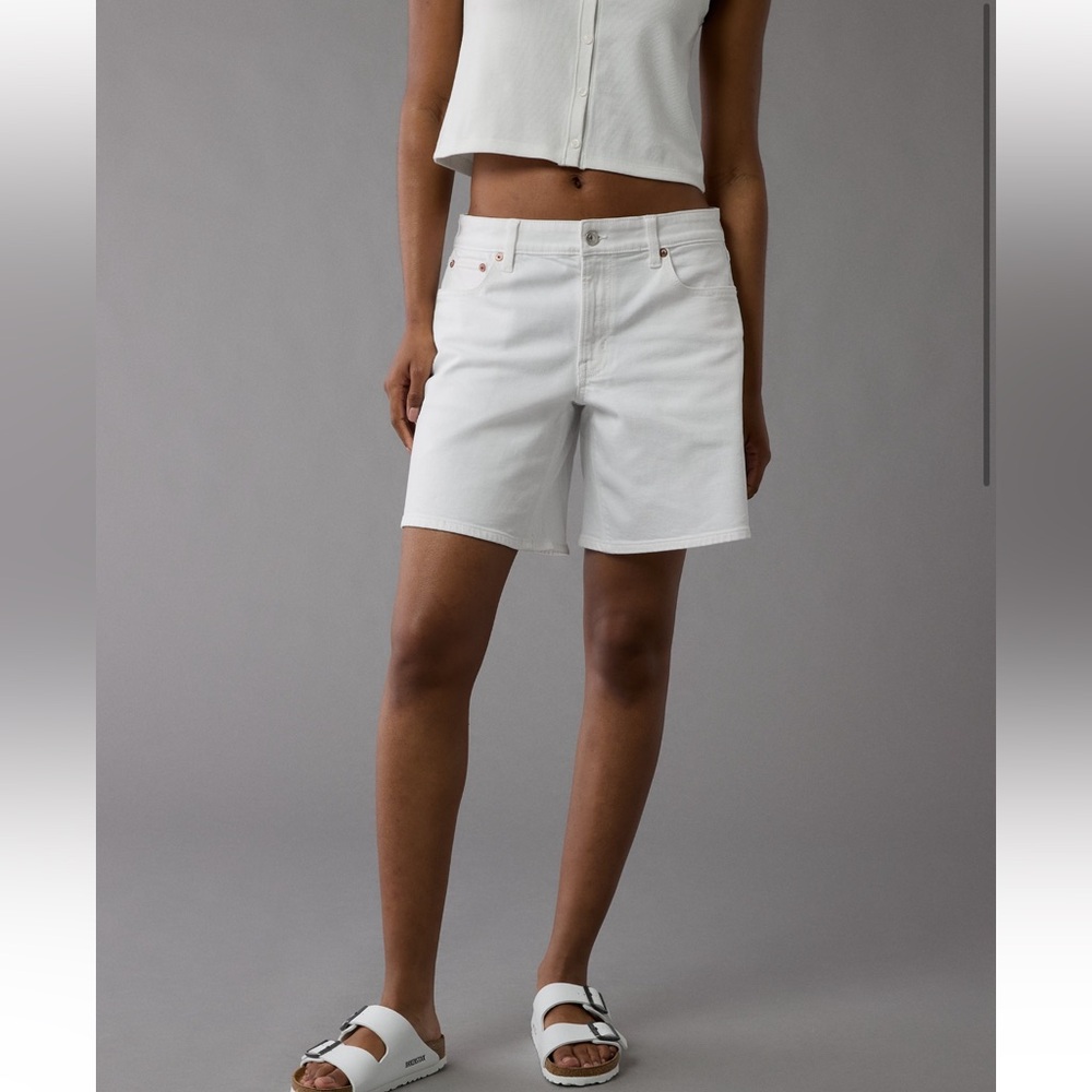 American Eagle 8” Dreamy Drape Stretch Low-Rise Baggy Jort, white, size 8